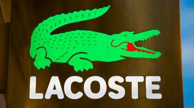 ラコステのワニ、アディダスの3本線…見慣れたマークたちには実は深い意味がある。ブランドロゴのひみつとは