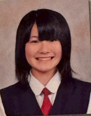 中学時代のまみ容疑者（知人提供）