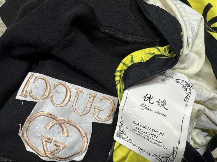 櫻井容疑者が販売していた“偽ブランド”商品（撮影／集英社オンライン）