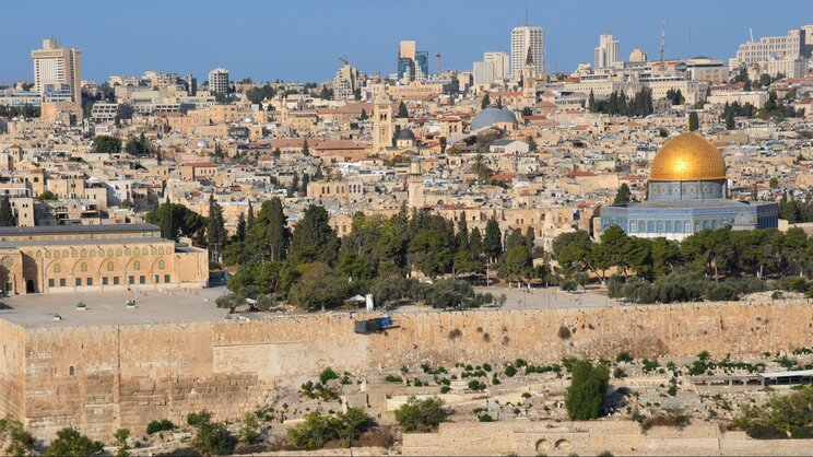 〈イスラエル−パレスチナ〉「考古学もまた紛争地帯だ」エルサレムで黒塗りにされるアラビア語の地名…ヘブライ語に置き換えても定着せず_4