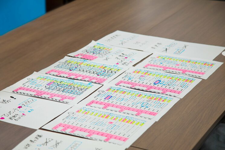 「手書きじゃないと熱が出ないんです」と小柳