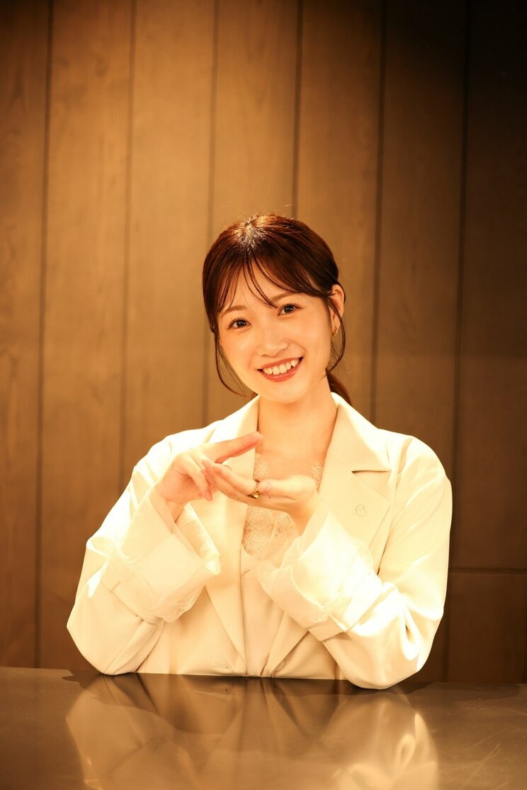 寿司職人としても活動する朝長美桜（写真／吉岡竜紀）