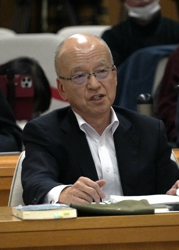 昨年12月25日、兵庫県議会百条委で証人尋問される片山安孝元副知事（撮影／集英社オンライン）