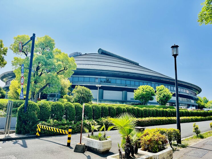 広島県立体育館は、1994年に広島県立総合体育館に名称をあらためて、建て替えられた（PhotoAC）