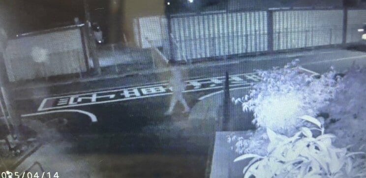 事件後、交番に向かう谷内容疑者とみられる男の防犯カメラ映像