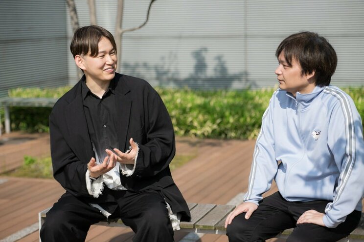 インタビューの聞き手は著者の戸部田誠さんが担当した。