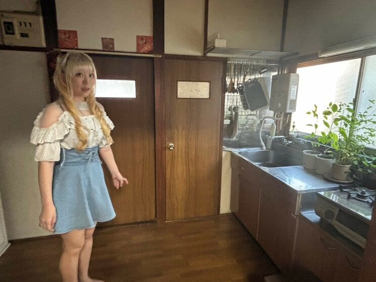 事故物件に住むりゅうあさん（撮影／集英社オンライン）