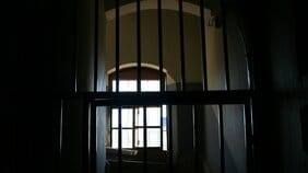 殺人は償えるのか? 懲役刑はあくまで国家からの罰であって被害者への「償い」ではない…殺人事件の加害者と被害者にとっての謝罪