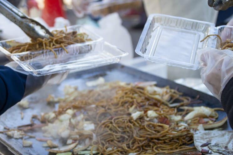 屋台で買った食品などもできるだけ即日、早めに消費することが原則となる（写真／PhotoAC）