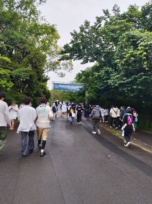 フェスに向かう人々（写真／へちまへちさん提供）