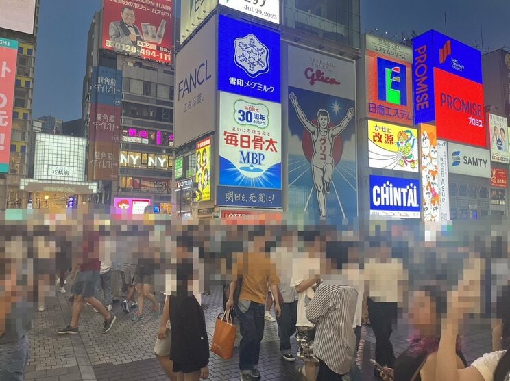 〈大阪グリ下キッズのリアル〉「15歳だとどこも雇ってくれないから体売ろっかなって（笑）」警察が防犯カメラ設置も変わらぬ現状「今は咳止め薬でパキるのが流行ってます」_11