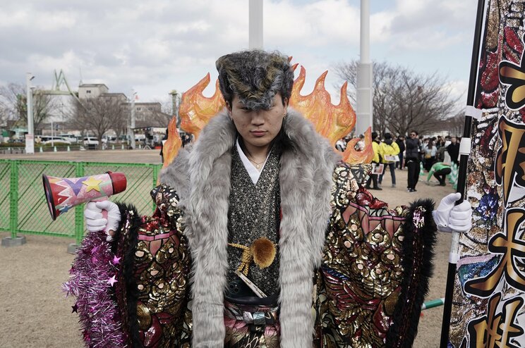 リーゼント込みで50万円、龍を入れて60万円、幟(のぼり)を入れて80万円、北九州市二十歳の記念式典は今年もド派手だった_3