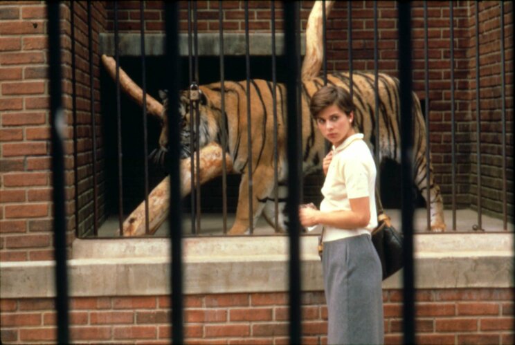 銃弾が顔に開ける穴、食いちぎられた腕から垂れる腱…様式ではない「死」と「変身」のメーキャップ表現が花開き、樋口真嗣を酔いしれさせた【『キャット・ピープル』】_4