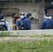 現場を出入りする捜査員（撮影／集英社オンライン）