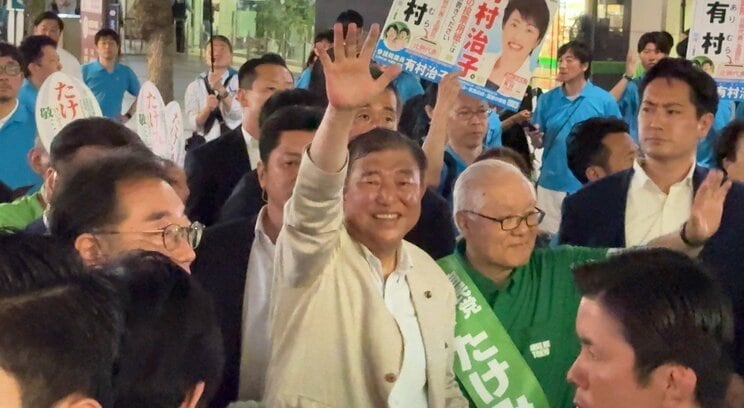 JR蒲田駅西口広場。マイク納めをした石破首相