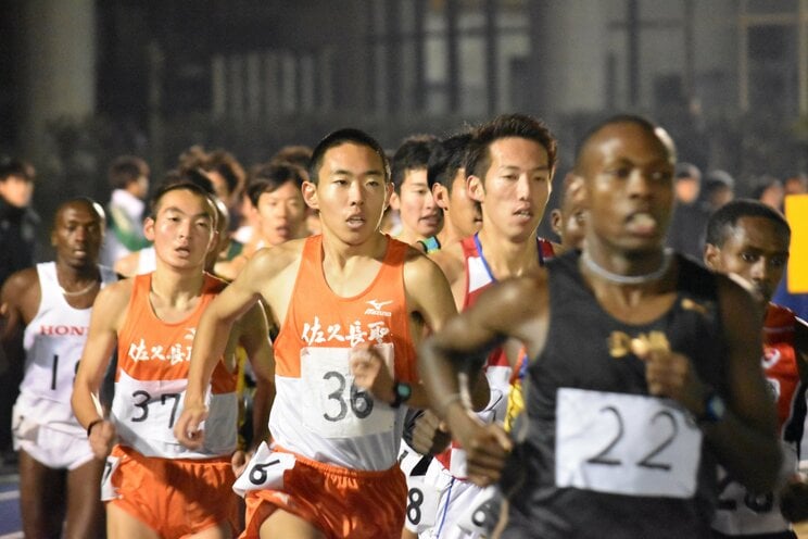 2016年に名取燎太（ゼッケン36番）、2017年は中谷雄飛（ゼッケン37番）が全国高校駅伝の花の1区で区間賞を獲得した