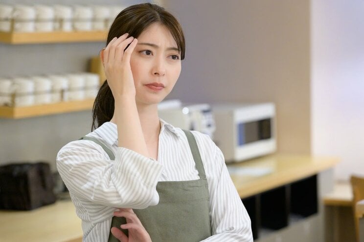 女性店主を悩ませる入り浸りおじさん（画像はイメージです／Shutterstock）