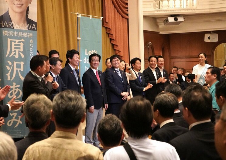 〈乱立・カオスの横浜市長選〉「私、弁護士ですので…」元ミス横浜の原澤氏に元市長は大警戒、街宣日程ナシのステルス戦、討論会では「山中さんは選挙に出る資格はない」と非難の声も_7