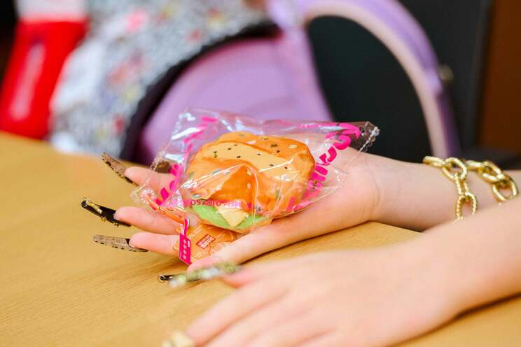 最近、ファンの子からもらってうれしかったのが、Mellojoyが展開する食品モチーフの低反発スクイーズシリーズ。入手困難で、小学生の間で熱狂的な人気を集めている