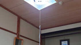 「あふれ出る実家感」「懐かしくて泣きそう」宿に長期滞在していたおじいさん、部屋に残された予想外のカスタマイズに感動の声