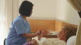 平日平均2時間、休日平均5時間以上を介護に使ってしまう人は介護離職する…けれど、ビジネスケアラーが長期の介護休業をとるのはNGなのはなぜ?