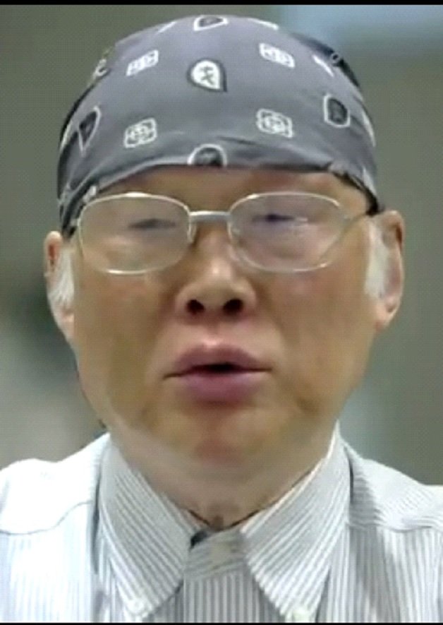 オンラインで会見した神戸学院大の上脇博之教授