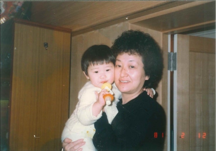 細木数子さん（写真右）を「ばぁば」と慕っていたかおりさん（左）