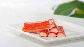 手軽に老化予防できる食べ物はなんと「カニカマ」だった! 1日1品食べてみよう!