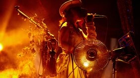 ずっと真夜中でいいのに。はなぜ1300年前の都・平城京でライブを？ 6万5000枚完売、雅楽、盆踊り、せんとくん…過去最大公演で作った“手作りの文化祭”をリポート