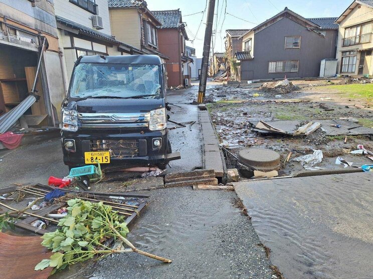 「突然、天井が落ちて叫び声をあげた記憶はあるんですが…」17時間、倒壊家屋の下敷きになり奇跡的に救助された男性（77）が語る恐怖体験「不思議と喉は渇かず、空腹も感じませんでした」〈ルポ能登半島地震・珠洲市〉_37