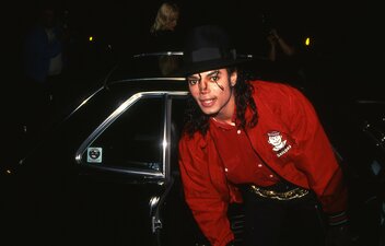 マイケル・ジャクソンがムーンウォーク初披露の夜に犯した致命的なミス「ねえ、一体誰があんなダンスを教えてくれたの？」とたずねる少年にマイケルは…