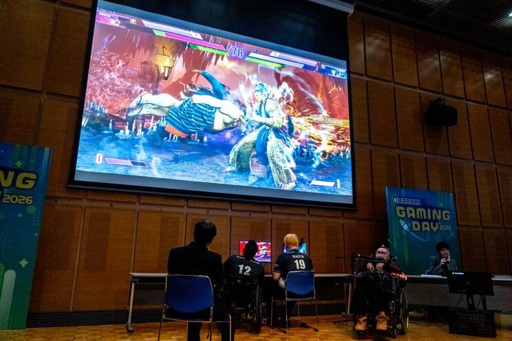 『ストリートファイター6』をプレイする北村直也さん（19番の背番号、写真／佐藤靖彦）