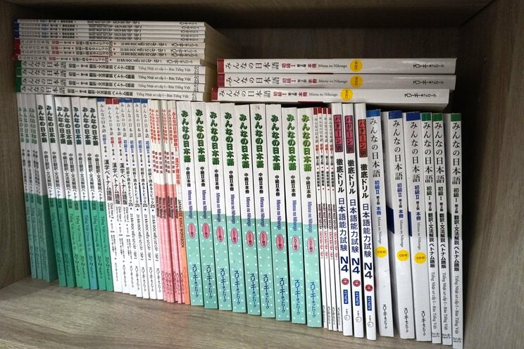 埼玉にある謎の「ベトナム語書店」が人気なワケ_c