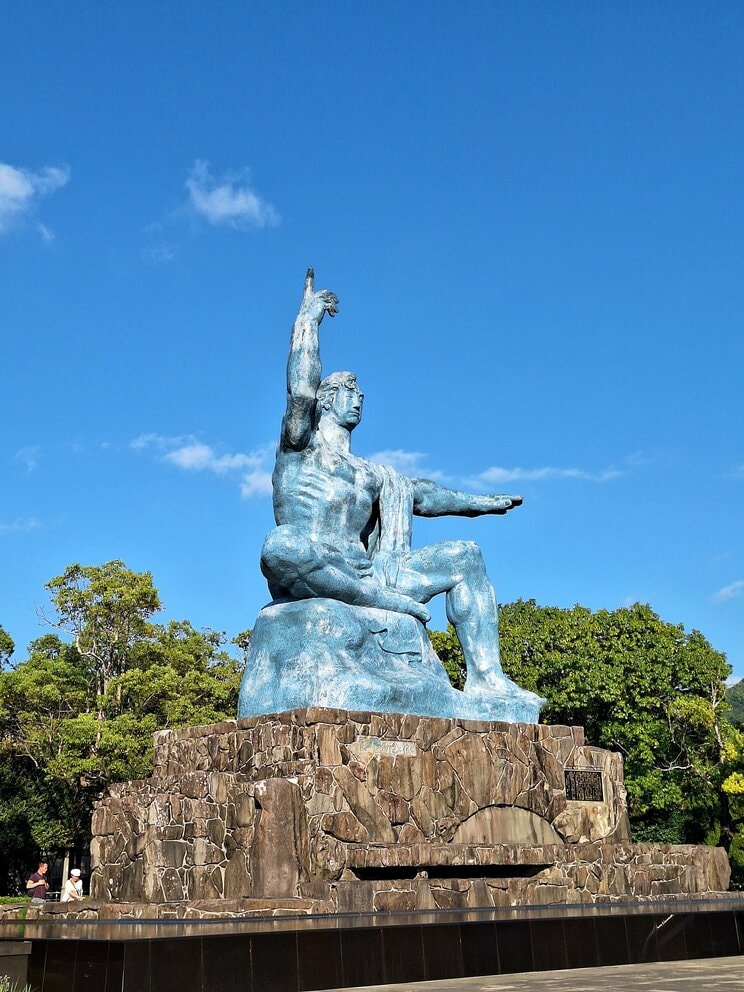 長崎の平和記念公園にある平和祈念像　写真／Shutterstock