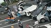 《高級外車同士が…》「猛スピードで柵も越えてきた」ポルシェがテスラに衝突し3台の事故、小学生も巻き込まれ…逮捕された20代タトゥー男は「ポケットに手をつっこんでいた」