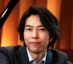 「匂いを嗅いだり自分で着用した」「制服をコレクションするのが趣味だった」CAのエプロンを盗んだ34歳エリートピアニストが逮捕「パリやベルリンに留学、山梨が生んだ次世代スター候補だった」