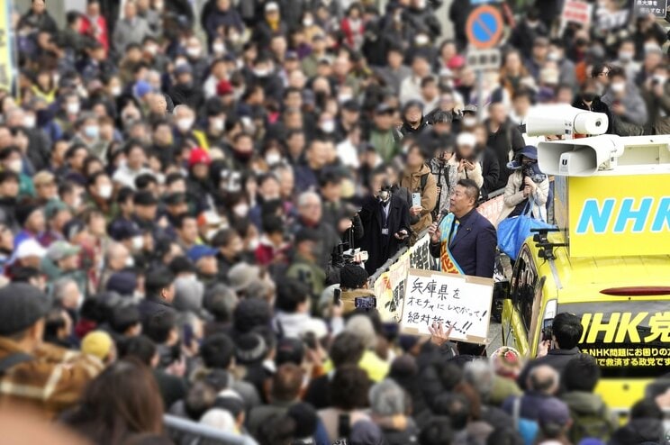 〈立花孝志氏が市長選出馬〉「僕の発信で斎藤さんは勝った」怒号が飛び交った“カオス”演説会の一部始終「（公約は）インフルエンサー通りを作ってワクチンを無償化」_9