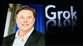 なぜイーロン・マスクはChatGPTを恐れ、Grokを作ったのか…「白人男性を処刑するAIが生まれる」と語った“妄想”