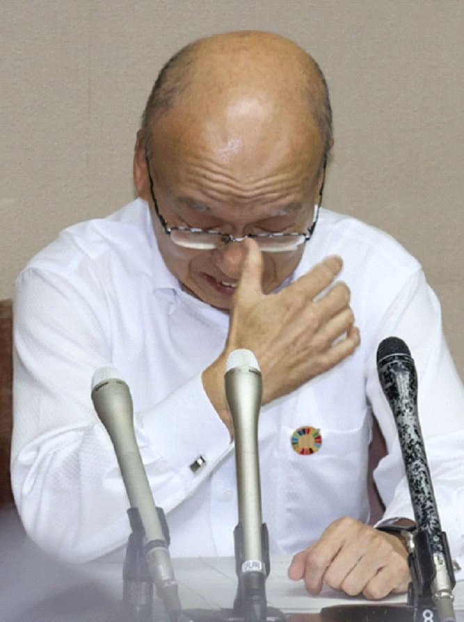 7月に涙を流した片山元副知事（写真／共同通信社）