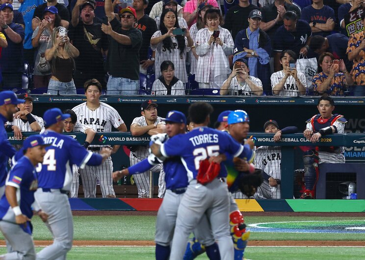 ベネズエラとの準々決勝、日本代表「侍ジャパン」は５―８で逆転負けし、２大会連続４度目の優勝を逃した　写真／産経新聞社