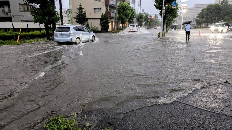 〈台風休校パニック〉「学校から連絡ない」判断が分かれた自治体「子どもは喜び、友達とゲームざんまい…でも塾はある」保護者は戸惑いの声…休校したら振り替え登校はあるの？_18