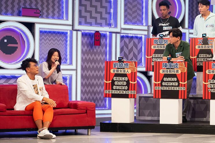 台湾の仕事をする鷹氏