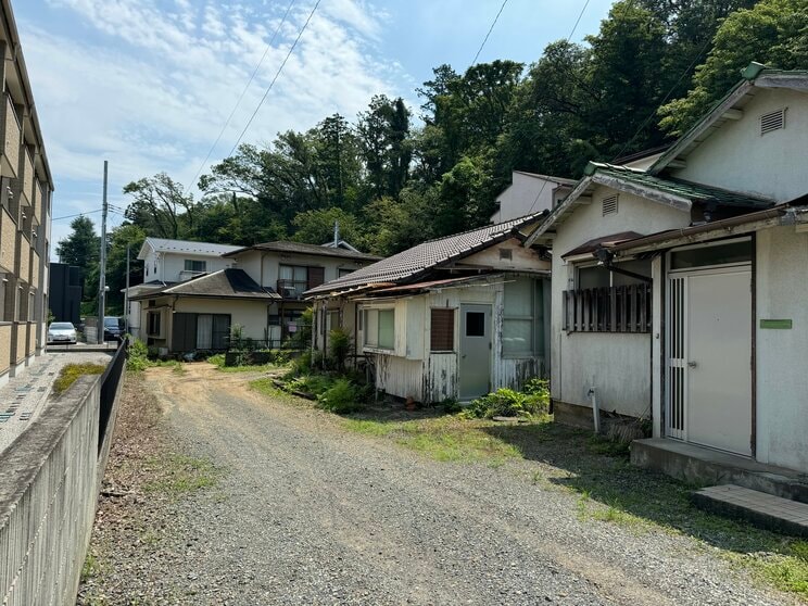 米軍ハウスの特徴を残す空き家