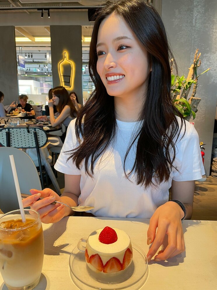 大阪在住時の新山さん。この頃から「石原さとみに似ている」とたびたび指摘されるように