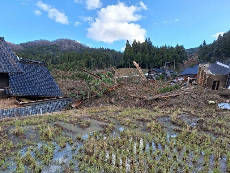 「2000万円分の輪島塗のお椀も工房もすべてなくなった」「コロナ後、ようやく客足が戻りつつあったのに」伝統工芸の町を襲った大震災。郷土料理店の店員は変わり果てた店と我が家に肩を落とし「それでもなんとか暮らしています」〈ルポ能登半島地震〉_31