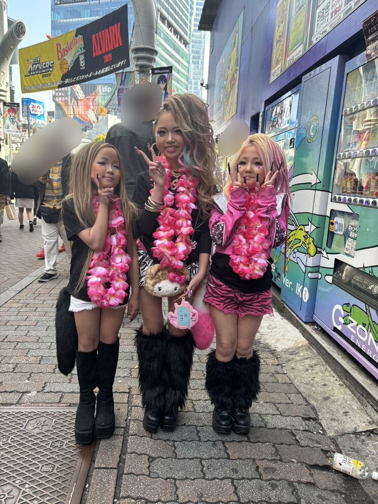 アンジェリークの小学生メンバー。左から「まじゅ」（8）、「きらり」（10）、「ちゃんりず」（8）（写真／集英社オンライン）