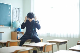 敷かれたレールに「乗らない」のではなく「乗れない」……推せない者が現代日本を生きていくうえで生じる不利益と苦しみ