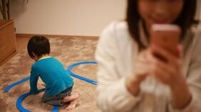 《藤沢2歳児・傷害致死事件から考える》「小学生まで当たり前だと思っていたけど、中学生くらいでうちの異常さに気づいて、嫌で嫌でたまらなかった」見落とされがちなヤングケアラーの2つの盲点「依存症」と「ネグレクト」