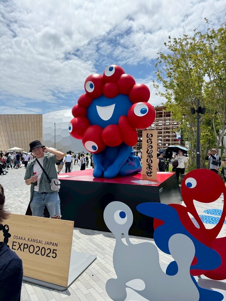 大阪・関西万博の公式キャラクター「ミャクミャク」（撮影／集英社オンライン）