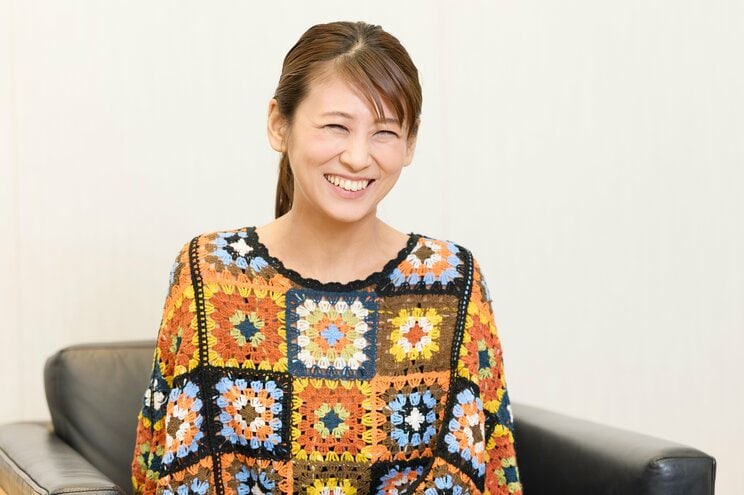 小阪由佳　1985年生まれ。「ミスマガジン2004」グランプリでデビュー。2009年に芸能界を引退後、保育コンサルタントや幼児教育事業、イベント制作などに転身し、2023年にかけて芸能界に復帰、現在は「株式会社グラビアアイドル」の代表取締役社長を務め、実業家としても活躍中